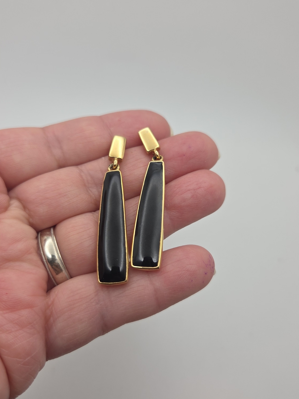 Vintage NAPIER Gold Tone & Black Enamel Tapered Drop Earrings